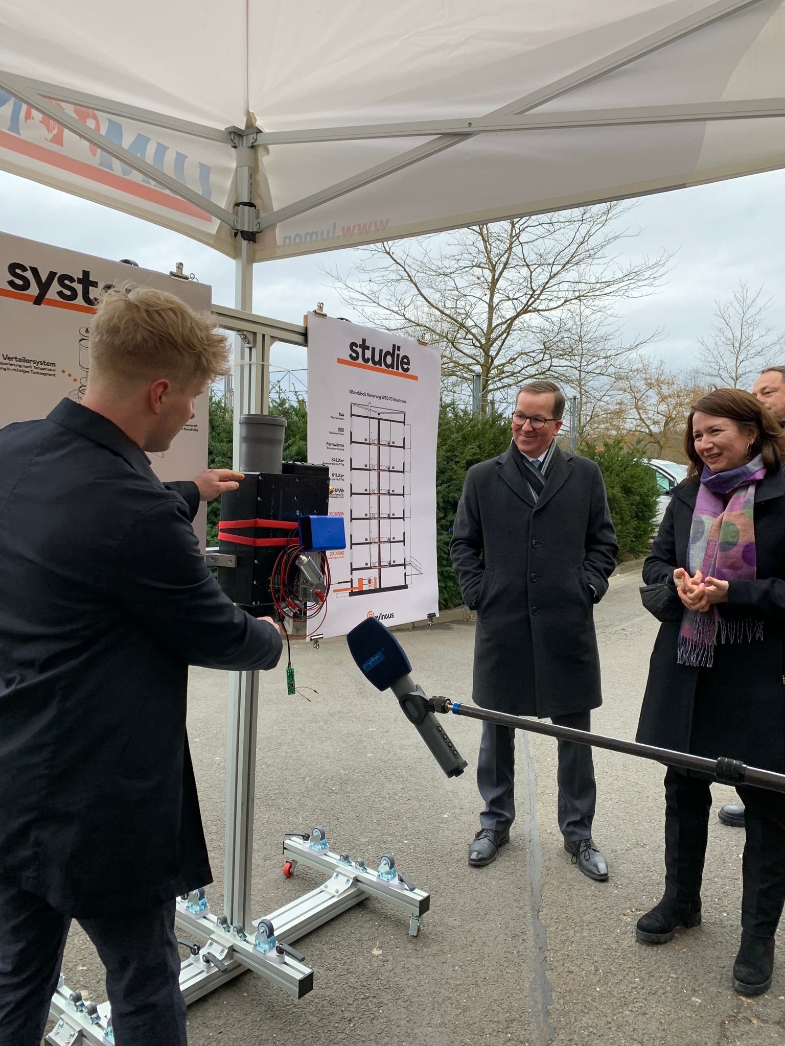 Thuringian Minister of Environment Anja Siegesmund and Felix Drechsel next to a sewage diverter from revincus